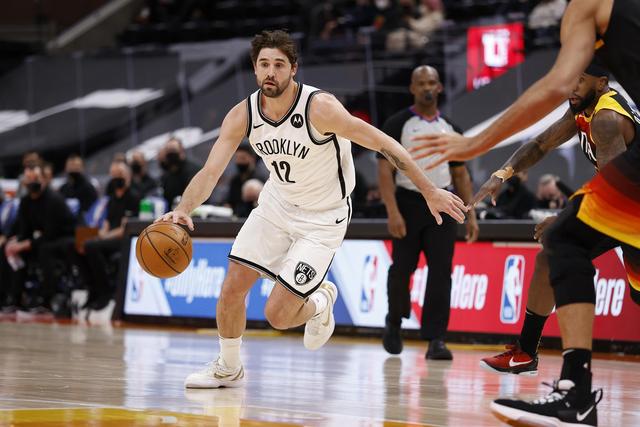 萧华对假摔新政：NBA引入AI技术判罚，雷霆马刺争议再掀波澜